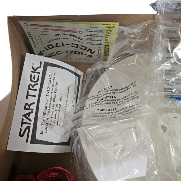 Star Trek U.S.S. Enterprise Model Kit Special Ed. Lights,sound,collectable - Picture 9 of 11